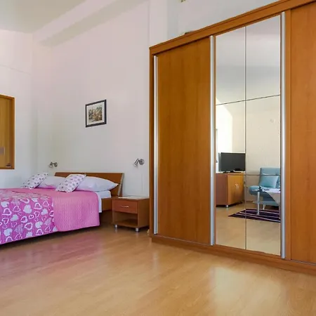 Apartment Iva Tijardovica V *